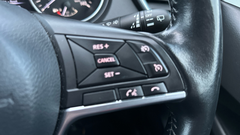 Nissan Qashqai 1.2 DiG-T N-Connecta 5dr Xtronic Petrol Hatchback